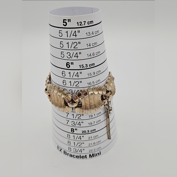 Vintage Monet Gold Tone 6 Panel Etched Flower Linked Bracelet w/ safety chain - Picture 7 of 7